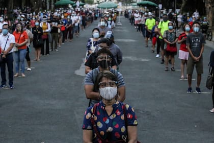 Filipinas solicitó a Alemania y Gran Bretaña cientos de miles de dosis de la vacuna contra el coronavirus a cambio del despliegue de enfermeras filipinas en sus países