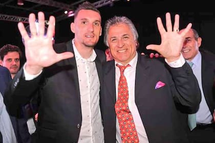 Fillol con Armani: las mejores manos de River de ayer con las mejores de hoy