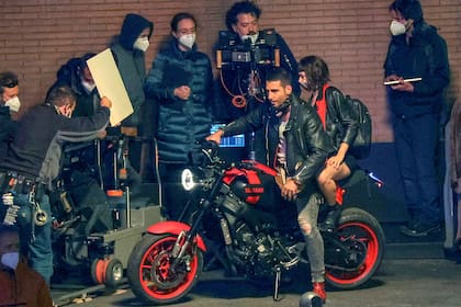Miguel Angel Silvestre y Úrsula Corberó listos para la acción en La casa de papel