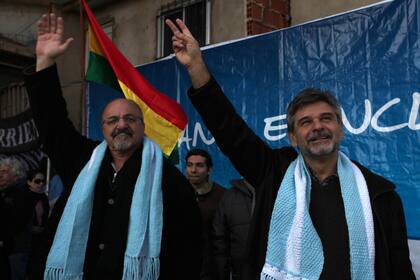 Filmus y Tomada juntos en una recorrida por la VIlla 31