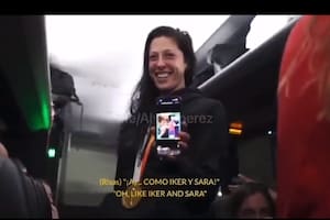 Filtran un video de Hermoso riéndose del beso de Rubiales en medio de los festejos por el Mundial femenino