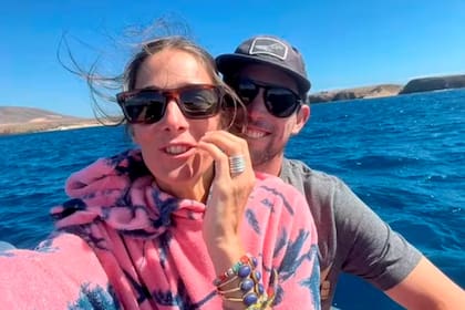 Fin de las vacaciones. Juana Viale comparte con su novio, Yago Lange, la pasión por la navegación y la preservación de la naturaleza