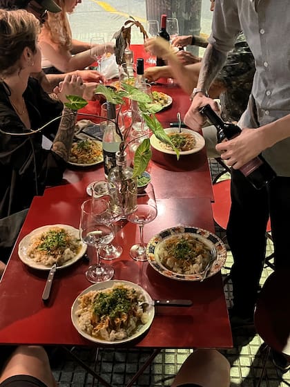 Fina es una ex rotisería devenida en cantina moderna.