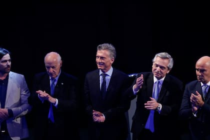 Los candidatos presidenciales de 2019, tras haber debatido públicamente como ordena la ley sancionada en 2016