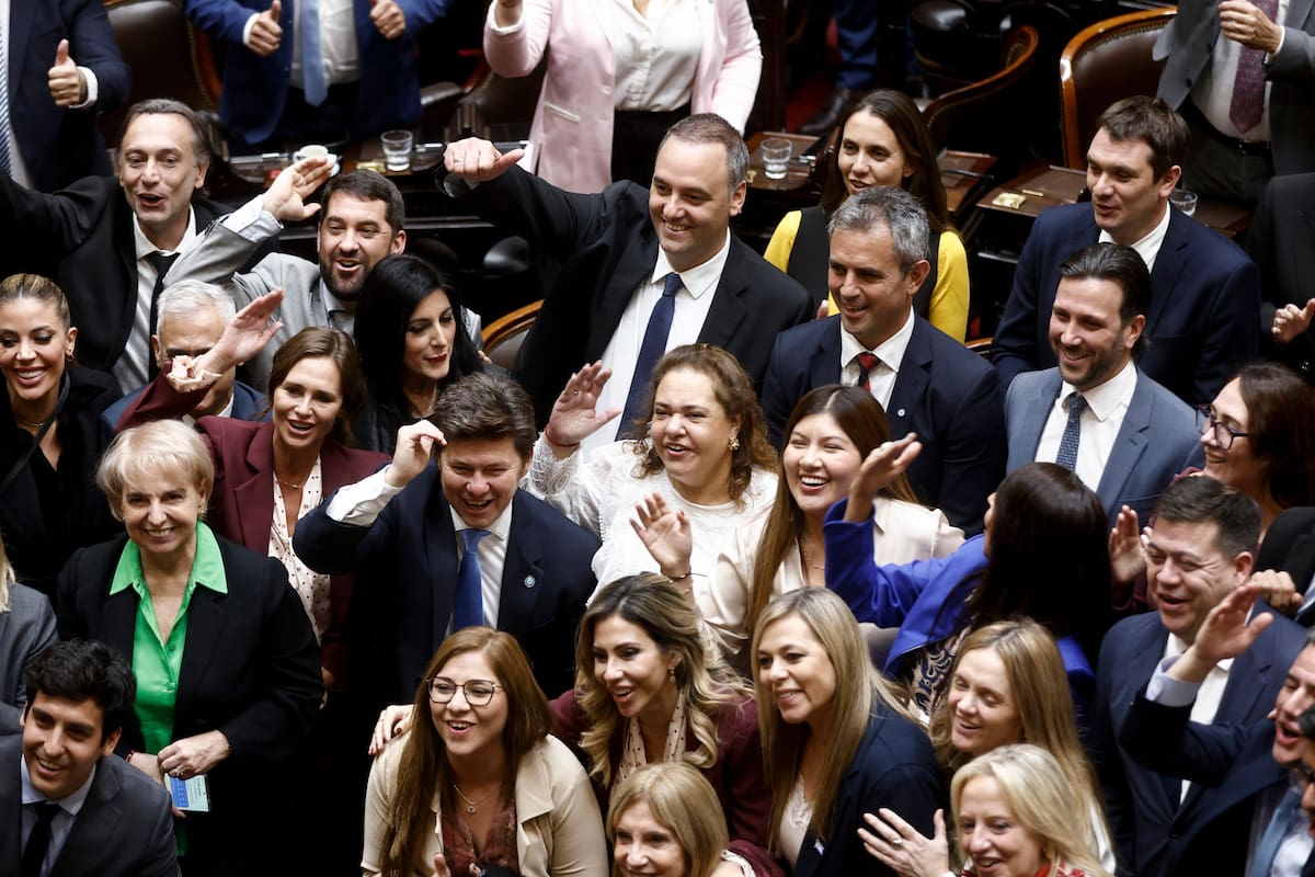 Finaliza el cuestionario a Manuel Adorni, donde contestó preguntas. Previemante emitió el informe de gestión 2026.
En la Camara de Diputados del Congreso Nacional.