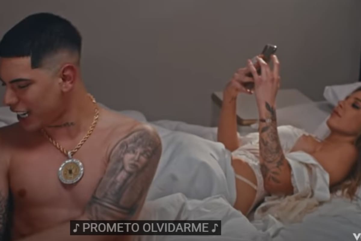 Finalmente se supo el origen de la foto de Romina Malaspina y Ecko en la cama.