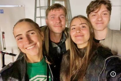 “Fio” con su hermano
Juan de Benedictis y su
hija Ámbar (fruto de su
relación con Juana Viale) y
su hermano Giuliano