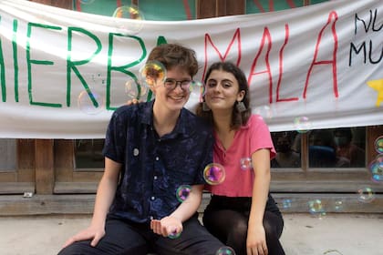 Fiona Leotta, es la vicepresidenta del centro de estudiantes del Colegio Nacional Buenos Aires y Victoria Liascovich, la presidenta