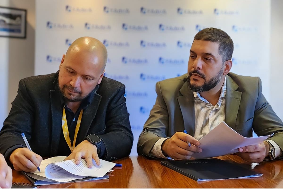 Firma acuerdo Fadea-Flybondi