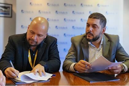 Firma acuerdo Fadea-Flybondi