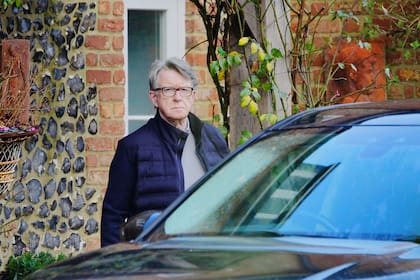 Firma de cabildeo cofundada por Mandelson deja de operar por el caso Epstein