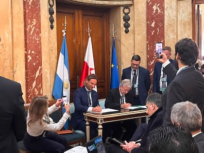 Firma del acuerdo estratégico con la empresa Wärtsilä