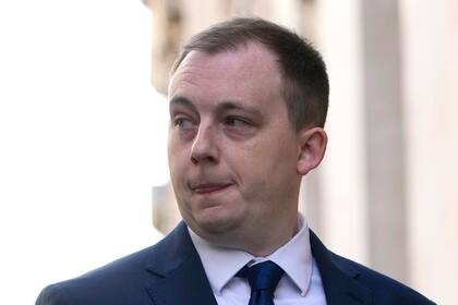 Fiscal británico dice que caso de espionaje fracasó porque gobierno no llamó a China una amenaza