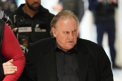 Fiscal de París pide 18 meses de prisión suspendida para Gérard Depardieu en caso de agresión sexual