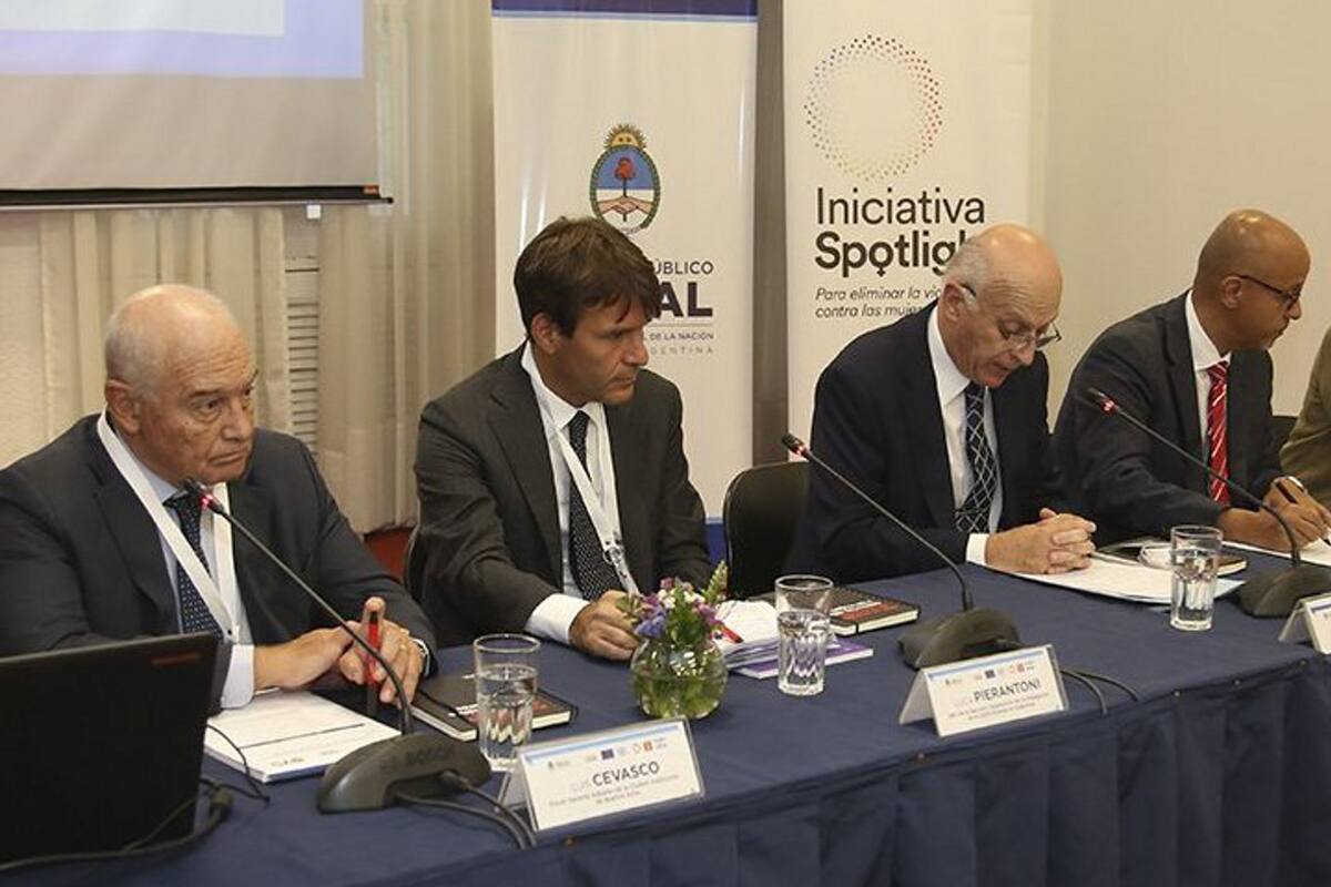 Fiscales analizaron los casos de femicidio