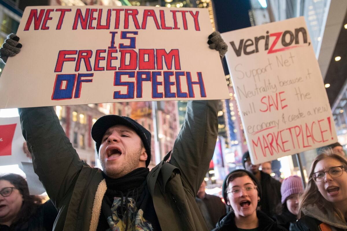 Fiscales demócratas y republicanos interponen una demanda contra la orden "arbitraria" de la FCC