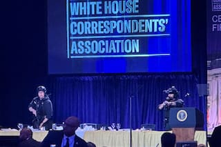 Fiscales difunden video de hombre armado irrumpiendo en cena de corresponsales en Washington
