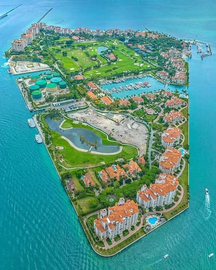 Fisher Island tiene menos de tres millas cuadradas