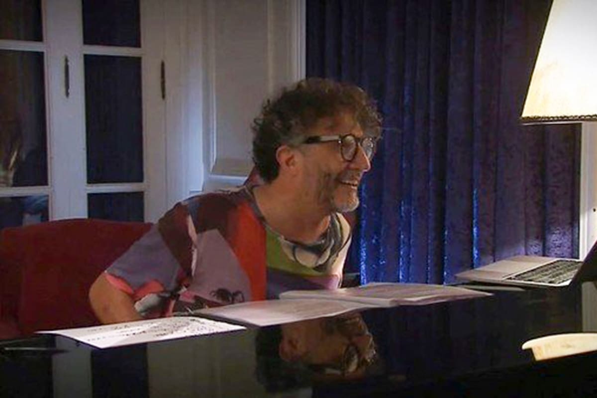 Fito Páez brindó un show desde su casa