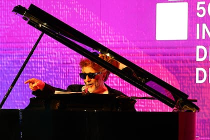 Fito Páez dio un miniconcierto para abrir la edición conmemorativa por los 50 años de la Feria del Libro