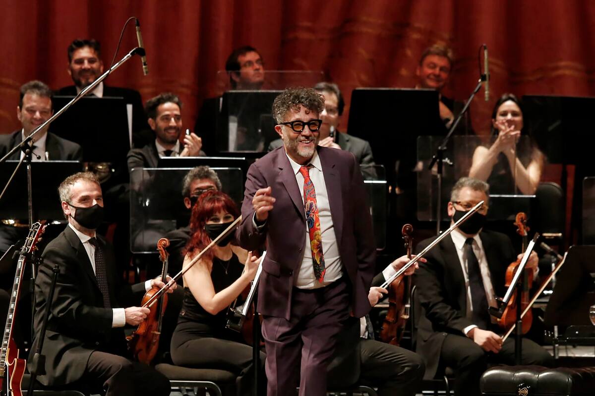 Fito Páez interpretó un emotivo repertorio de canciones de Charly García en el Teatro Colón, con orquesta y con su banda