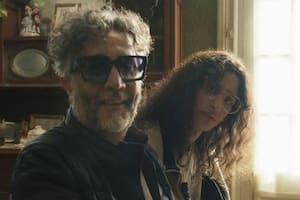 Fito Páez junto a Ivan Hochman, quien hace de él en la serie El amor despúes del amor