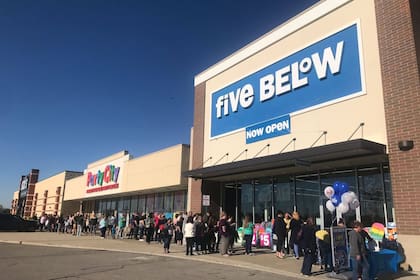 Five Below decide expandir su flota de tiendas al noroeste del Pacífico (Facebook/Five Below)