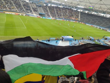 Flamear la bandera palestina puede ser considerado motivo de polémica en ciertas ocasiones deportivas