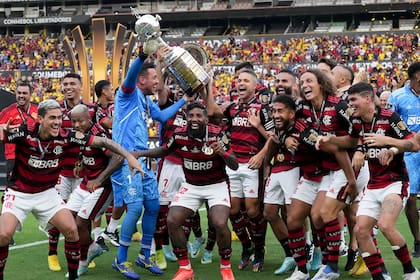 Flamengo, campeón de la Copa Libertadores 2022, se mantiene en carrera por el título; finalizó segundo del grupo A