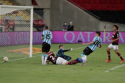 El gol de Racing: Sigali aprovecha un rebote y la manda a la red