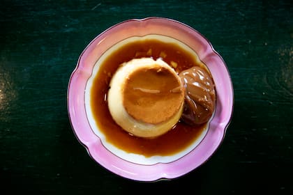 Flan casero, con dulce de leche, el postre emblema de "La Pituca" y "Lo del Turco" el otro restaurante de Paula Ares.