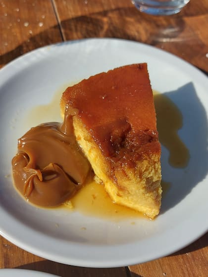 Flan con dulce de leche en Las Argibay