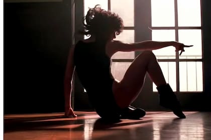Si bien se quiso hacer una secuela de Flashdance, su protagonista no aceptó por temor a quedar encasillada en este papel.