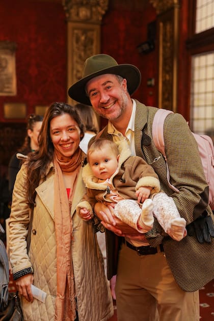 Flavia Ferrari Inchauspe de Landness, junto a Rob Landness y la pequeña Sophia