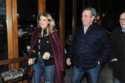 Flavia Palmiero llegó junto al productor Luis Scalella, quie en diálogo con LA NACION le dedicó unas palabras a Suar y Francella, protagonistas de su proyecto: “Tenerlos a los dos es un regalo del cielo para el cine argentino y también para la gente”