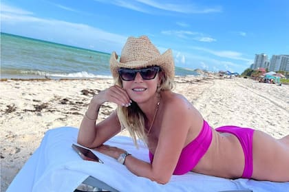 Flavia Palmiero lució su línea de trajes de baño y dejó sin aliento a sus seguidores