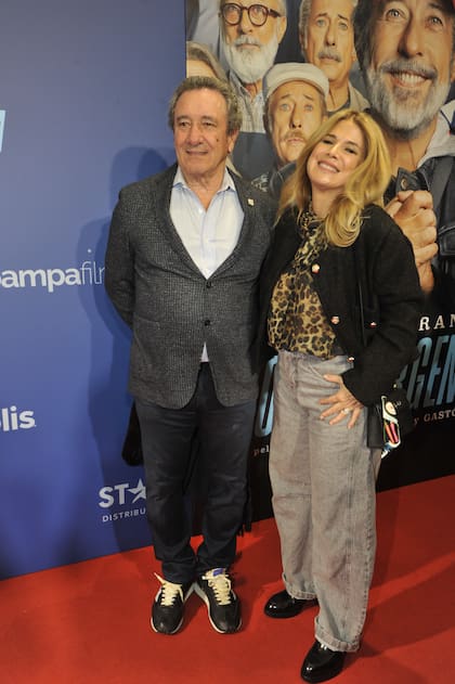 Flavia Palmiero se mostró radiante junto a su pareja, el productor de cine Luis Scalella