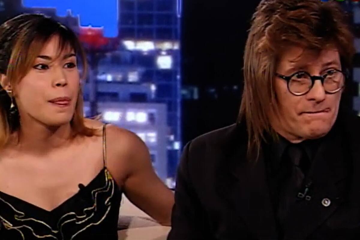 Flavia y Pipo, en el living de Susana