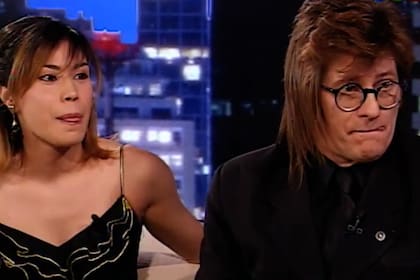 Flavia y Pipo, en el living de Susana