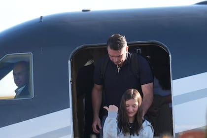 Flávio Bolsonaro aterrizó en Miami con su familia este miércoles (AP Photo/Marta Lavandier)