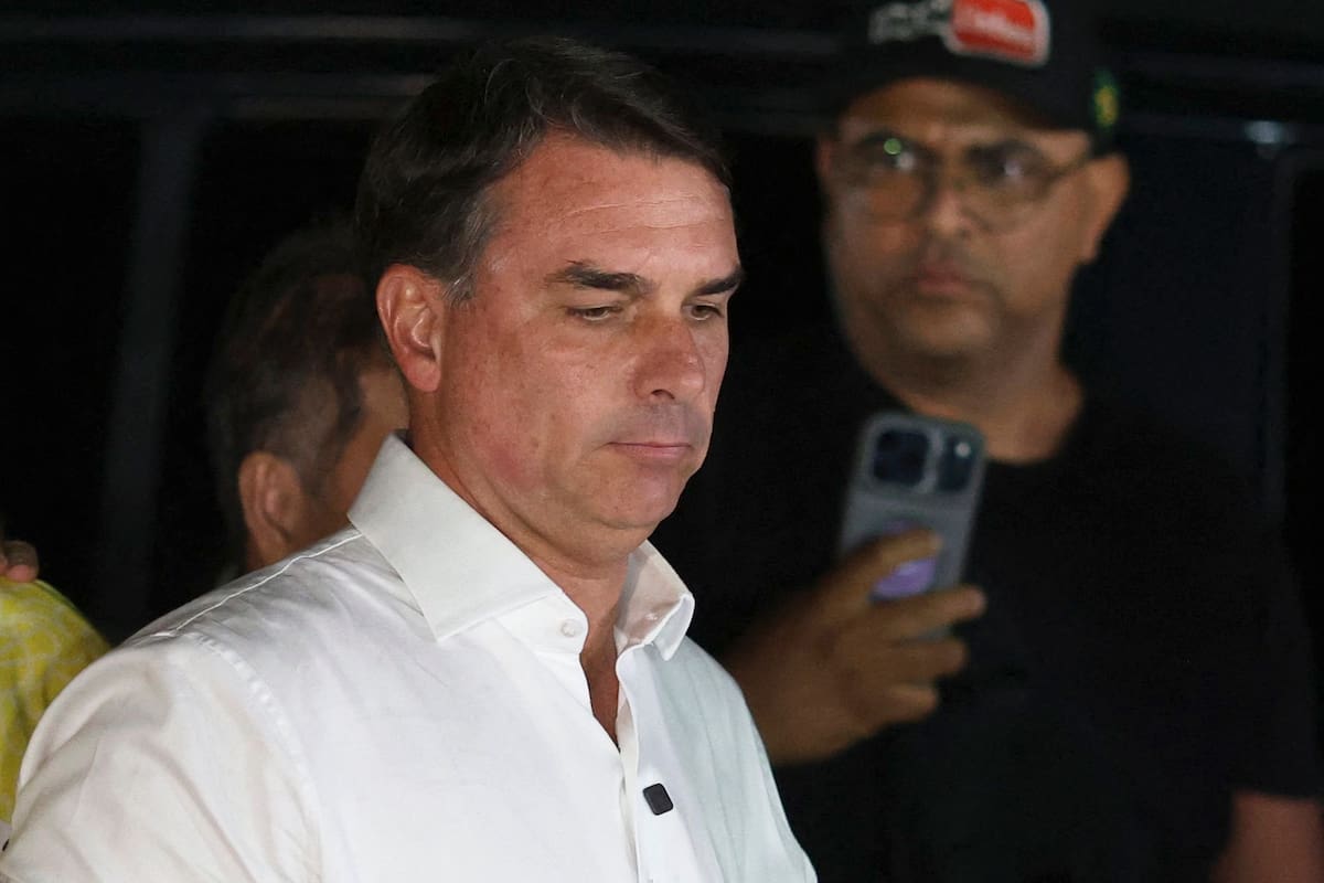 Flavio Bolsonaro, el domingo, tras las elecciones en Brasil