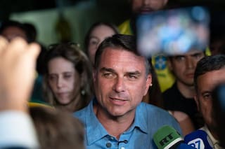 Tras el golpe electoral, Lula y Flavio Bolsonaro recalculan sus estrategias y el mercado celebra el giro a la derecha