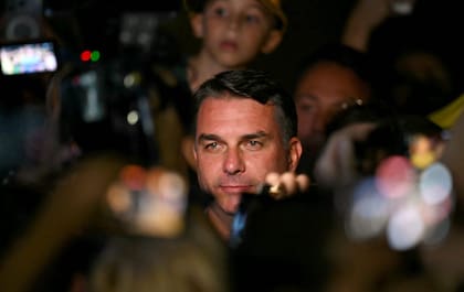 Flávio Bolsonaro se impuso en la primera vuelta de las elecciones de Brasil 2026