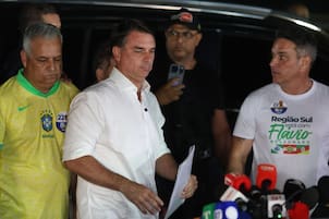 Prohíben salir del país a Flavio Bolsonaro, que abandona su intento de anular la elección