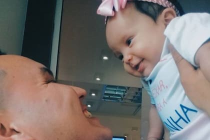 Flávio es brasileño y está cautivado por su hija Antonella que nació en agosto