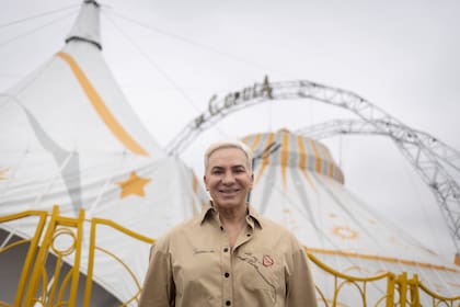 Flavio Mendoza, feliz con su nueva carpa, a la que denominó La Cúpula