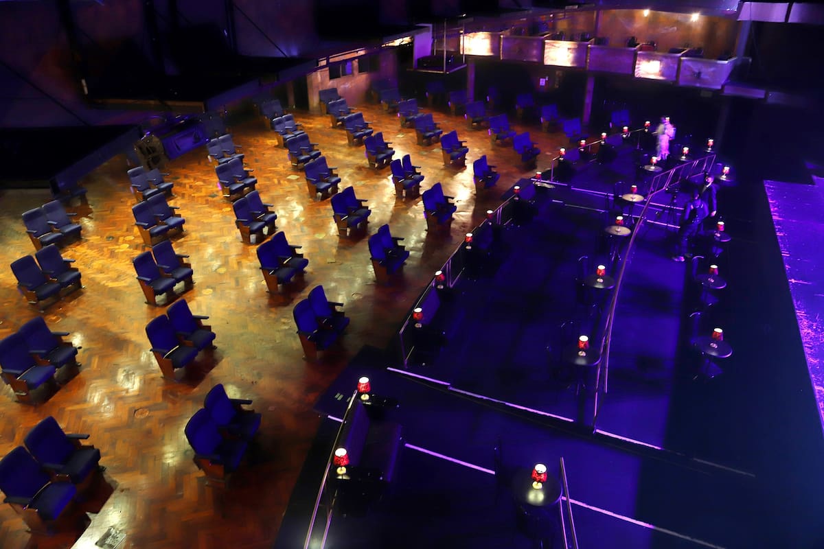 Flavio Mendoza muestra las reformas el teatro Broadway