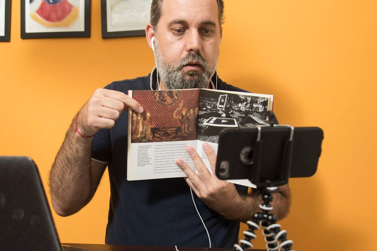 Flavio Sturla, profesor de nivel medio, utiliza Google Classroom para intercambiar material con sus alumnos