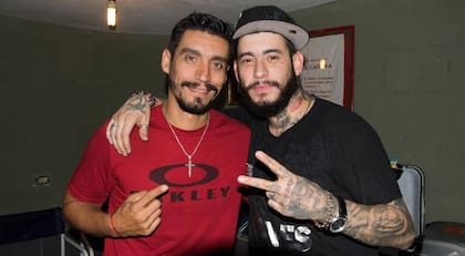 Flavio y Ulises Bueno, los hermanos de Rodrigo no tendrían un vínculo de sangre con el cantante