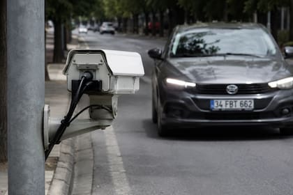 Flock reconoció la controversia y señaló que algunas ciudades retiraron cámaras por preocupaciones sobre intercambio de datos
